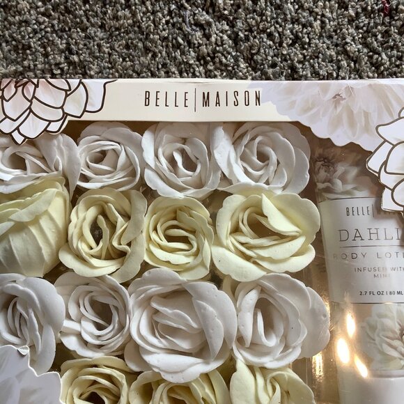 Belle Maison Luxe Bath Collection Soap Petals Floral Lotion Dahlias Mint NWT - Picture 2 of 6